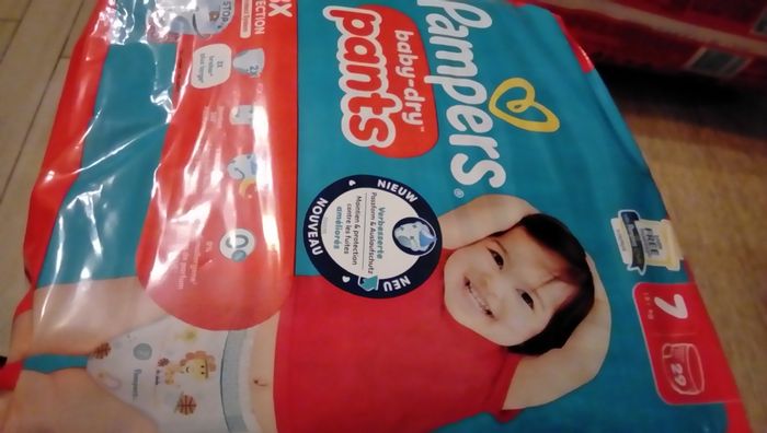 Pampers pants taille 7 lot de 4 paquets de 29 couches soit 116 couches
