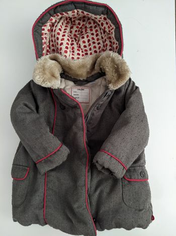 Manteau chaud obaibi gris et rouge, motifs coquelicots dans la capuche