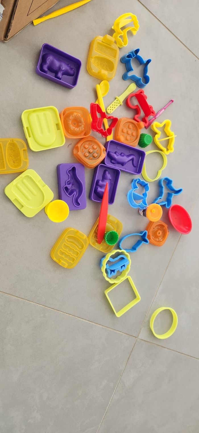 Lot pâte à modeler et accessoires - photo numéro 3