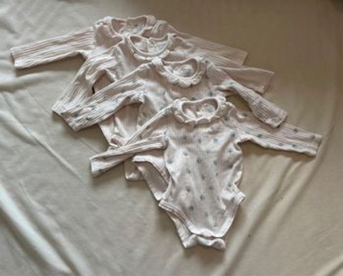 Lot de 4 bodies 1 mois