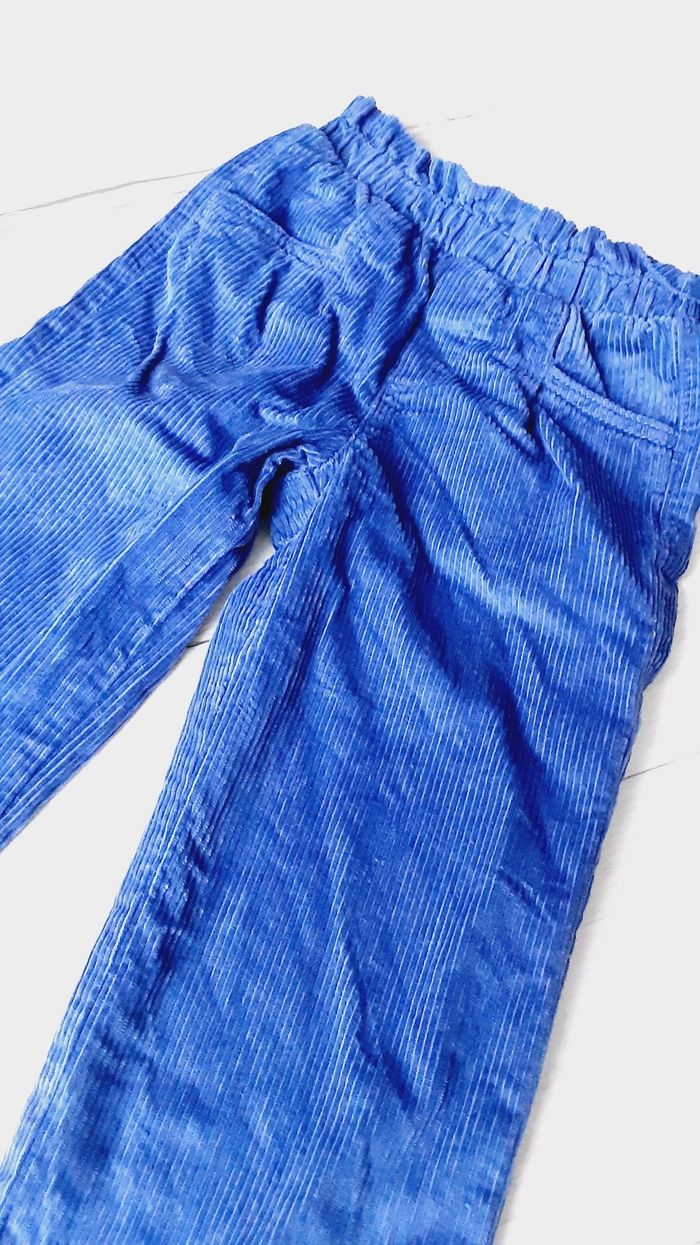 Vêtement fille pantalon velours côtelé bleu roi jambes larges Kiabi 5 ans Neuf - photo numéro 2