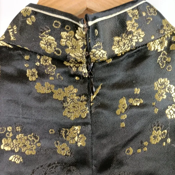 Robe chinoise noire dorée satinée col mao broderies florales taille M fendue A1349 - photo numéro 13