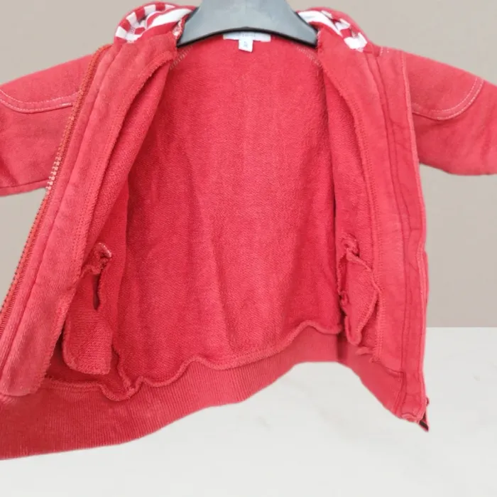 Gilet zippé a capuche rouge - Alphabet - Taille 6 mois - photo numéro 2