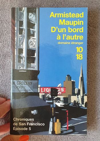 Roman Tome N°5 "D'un bord à l'autre - Chroniques de San Francisco" / Armistead Maupin aux Éd. 10/18