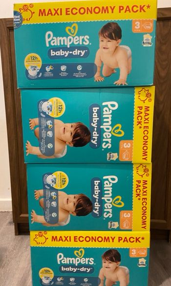 3 cartons de couches Pampers taille 3