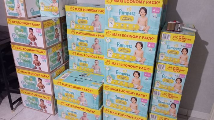 Pampers toute taille neuf jamais ouvert - photo numéro 8