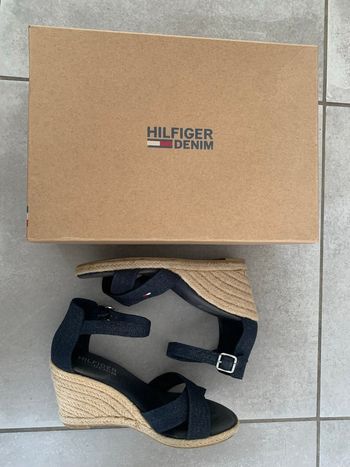 Jolies chaussures compensées Tommy Hilfiger taille 37