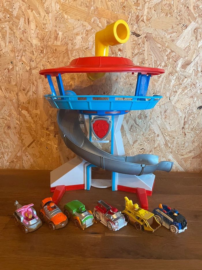 Idée Cadeau 🎁 Tour de Controle Spin Master Pat Patrouille avec 6 véhicules True Métal - photo numéro 2
