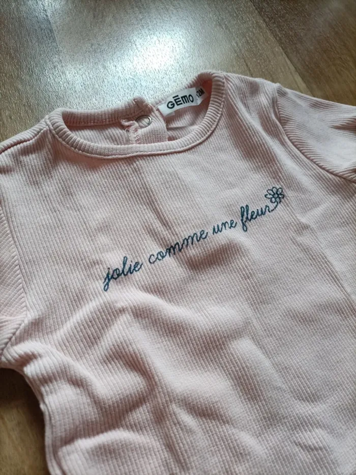 Ensemble t-shirt manches courtes et deux legging 12 mois - photo numéro 2