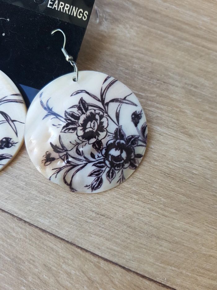 Boucles d'oreilles nacrées - photo numéro 3