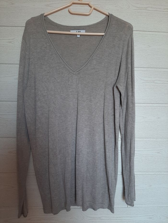 2 pulls beige et noir