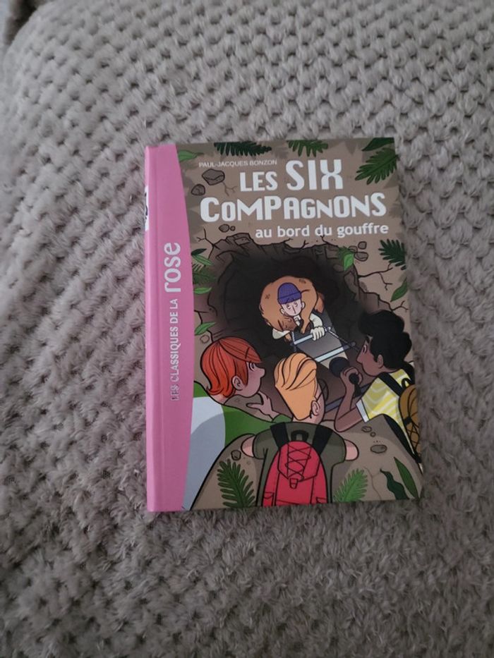 Les six compagnons au bord du gouffre