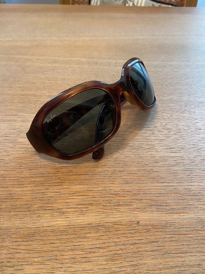 Paire de lunettes de soleil Ray-Ban brun foncé écaille modèle RB 4062 642/71 - photo numéro 3