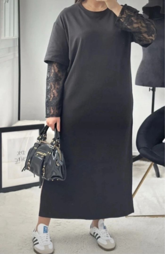 Robe manches dentelle