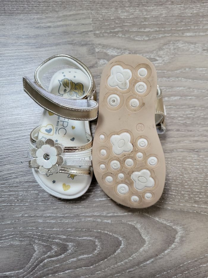 Claquette bébé fille - photo numéro 2