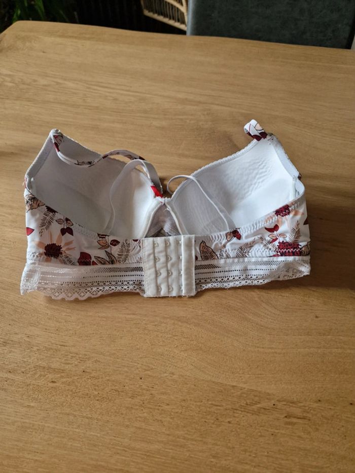 Soutien-gorge - photo numéro 2