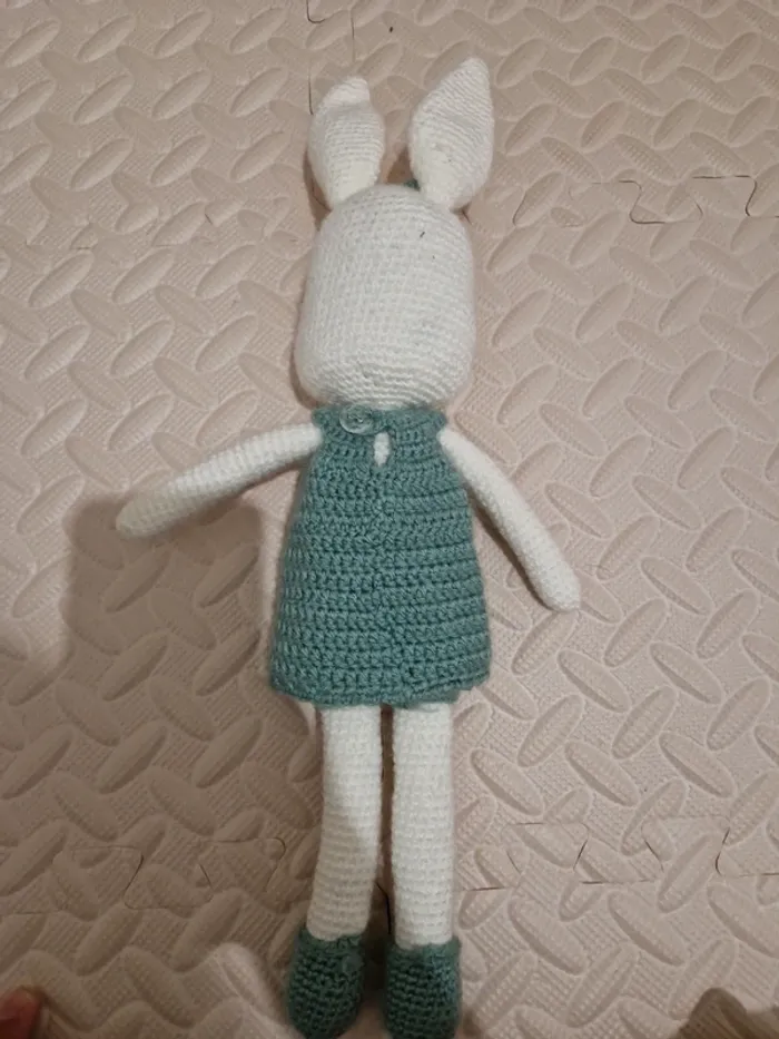 Peluche tricot crochet lapin blanc vert très bon état - photo numéro 4