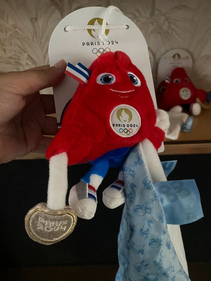 Lot 4 doudous mascottes les Phryges Paris 2024 - photo numéro 5