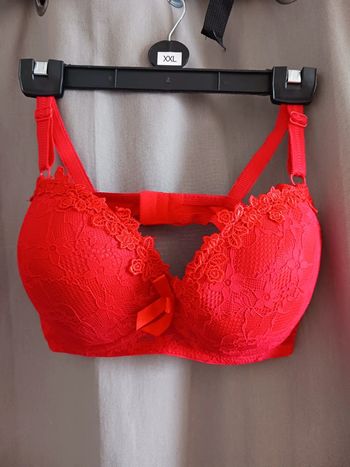 Soutien-gorge rouge rembourré Taille 110E