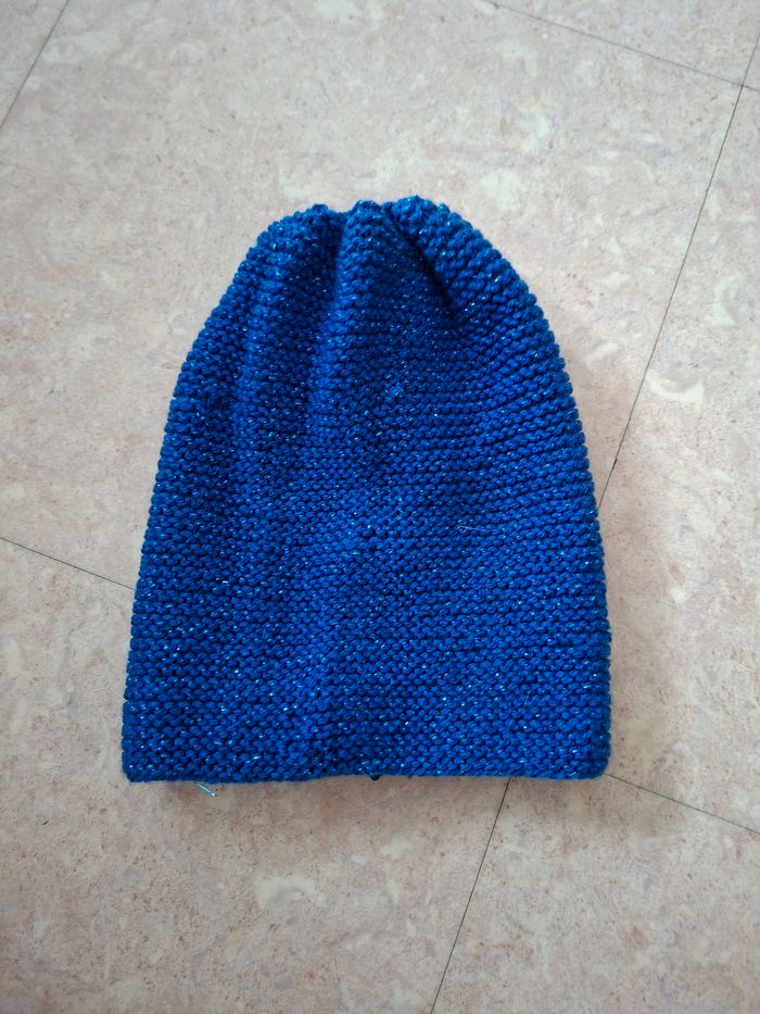 Bonnet en maille bleu pailleté