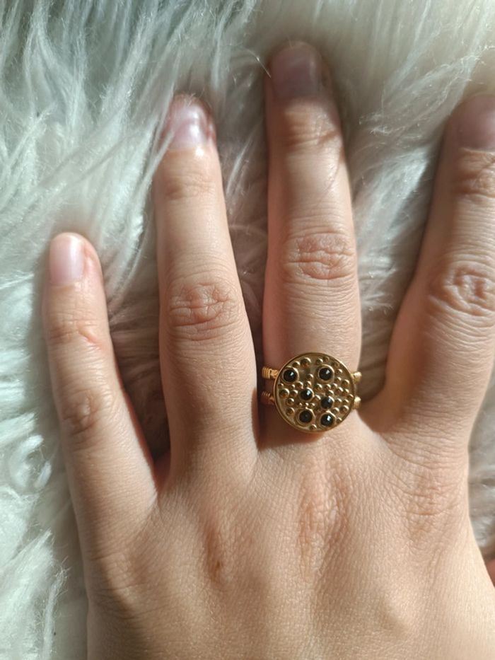 Bague dorée en acier inoxydable ajustable strass noir Bohm Neuf dans son emballage d'origine - photo numéro 2