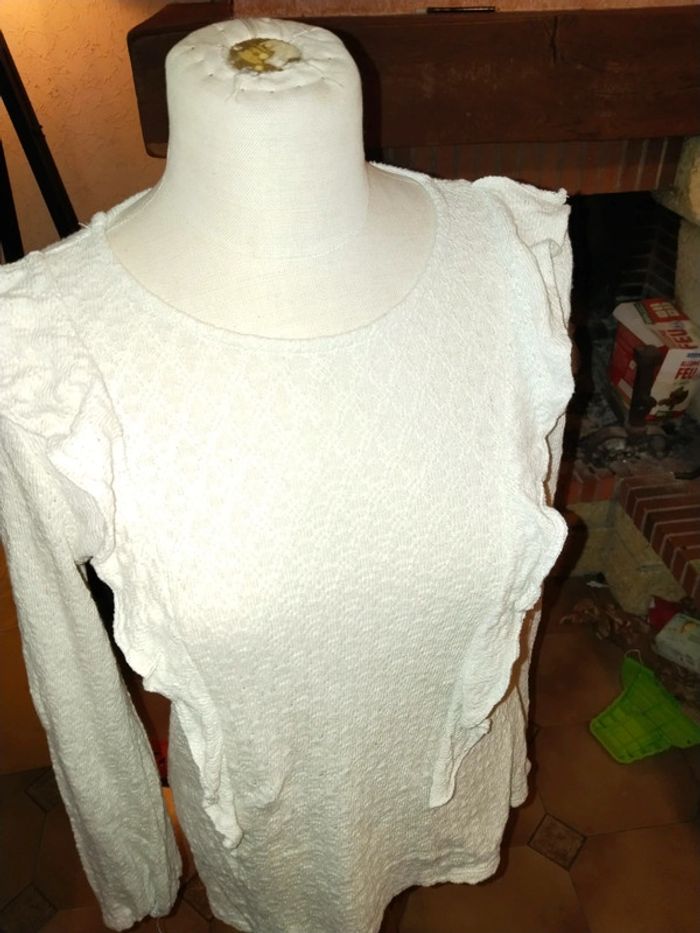 Pull a volants blanc - photo numéro 2