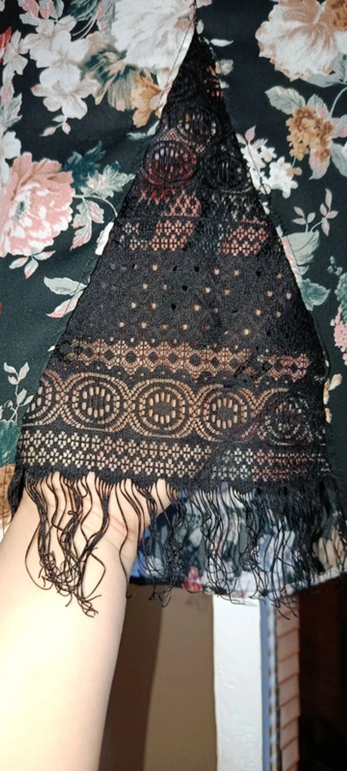 Thee shirt fleurie dentelle neuf - photo numéro 4