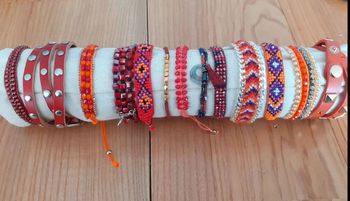 Lot 13 bracelets fantaisie orange/rouge