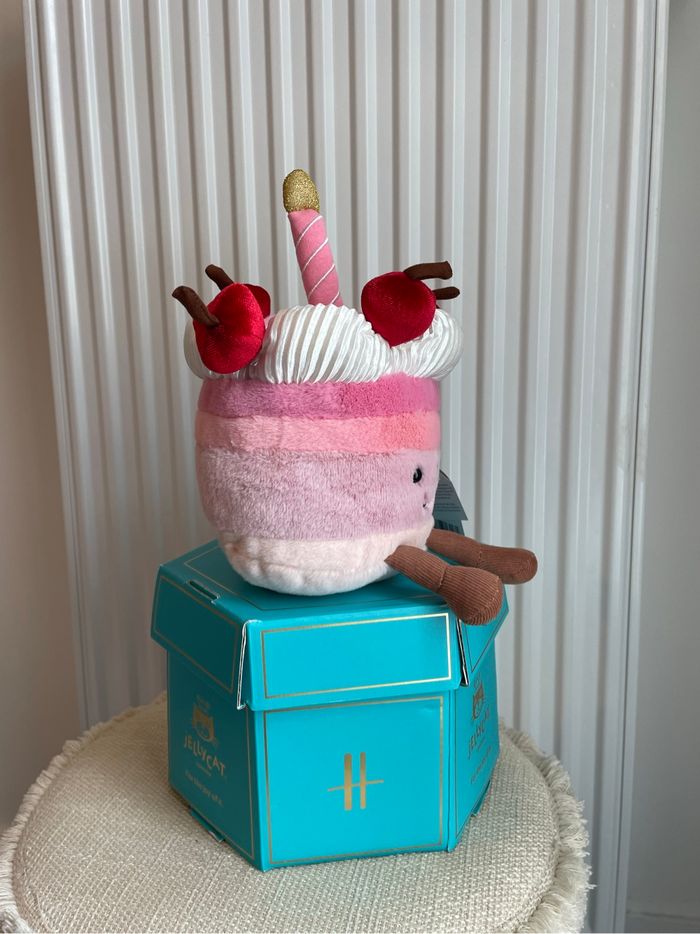 Peluche Jellycat Cheryl Cherry Cake 🩷 - photo numéro 5