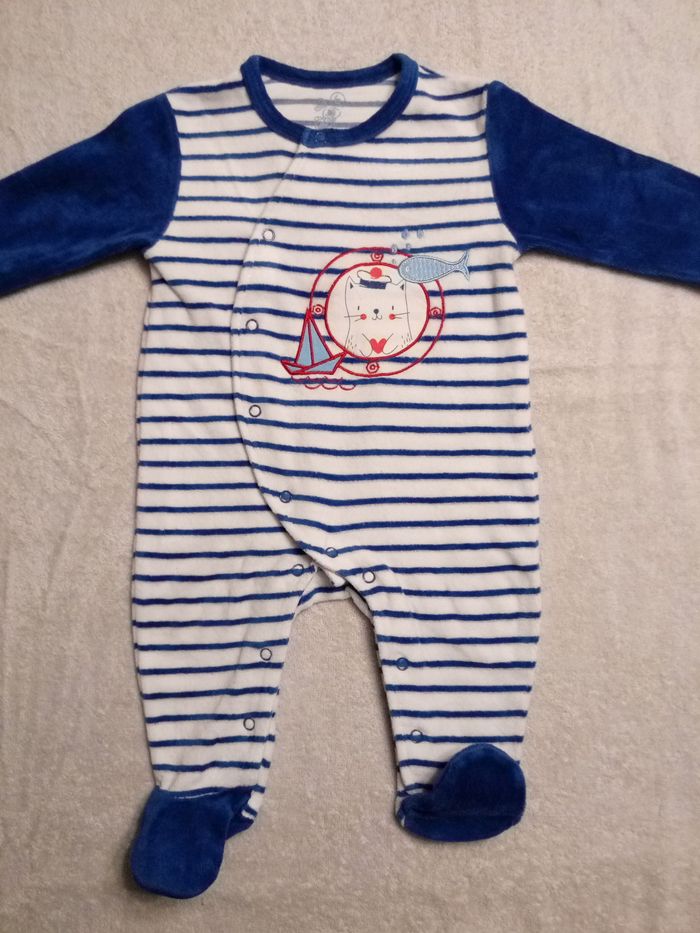 Pyjamas 6 mois (réf perso D5)(familleac72)
