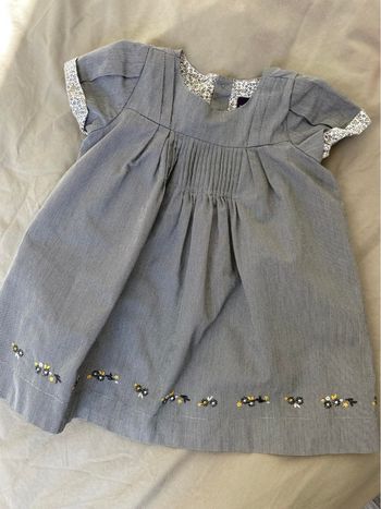 robe grise à carreaux  avec fleurs  sergent major 18 mois impeccable 