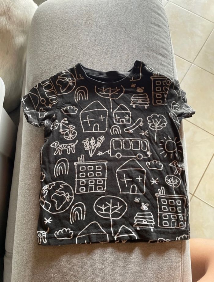 Teeshirt noir à motif