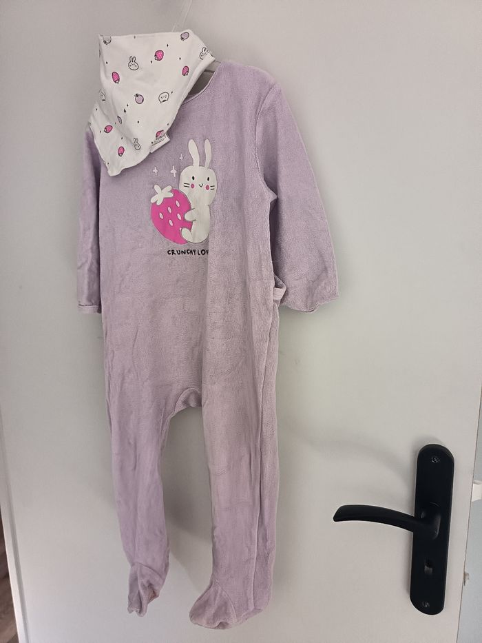 Pyjama rose lila + bavoir lapin kiabi 24 mois - photo numéro 3