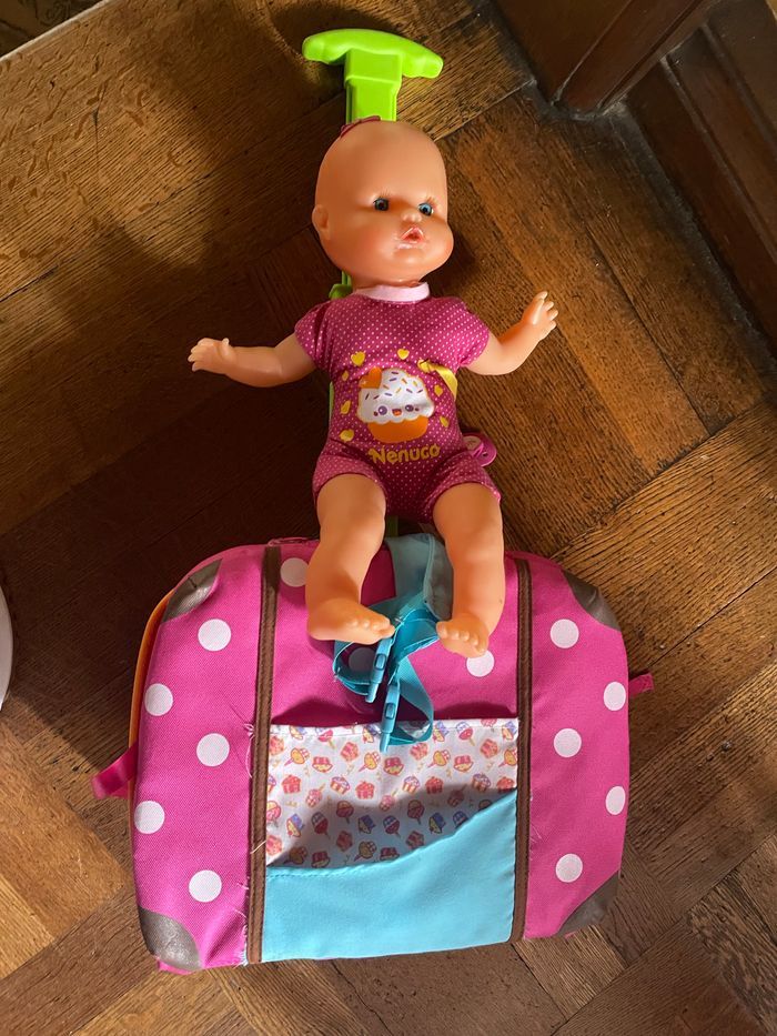Nenuco avec valise