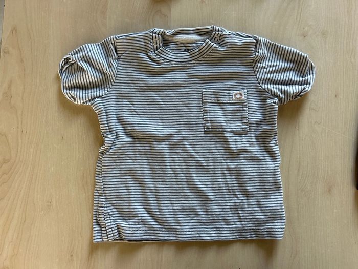 Lot 3 hauts + 2 bas 6mois - photo numéro 4