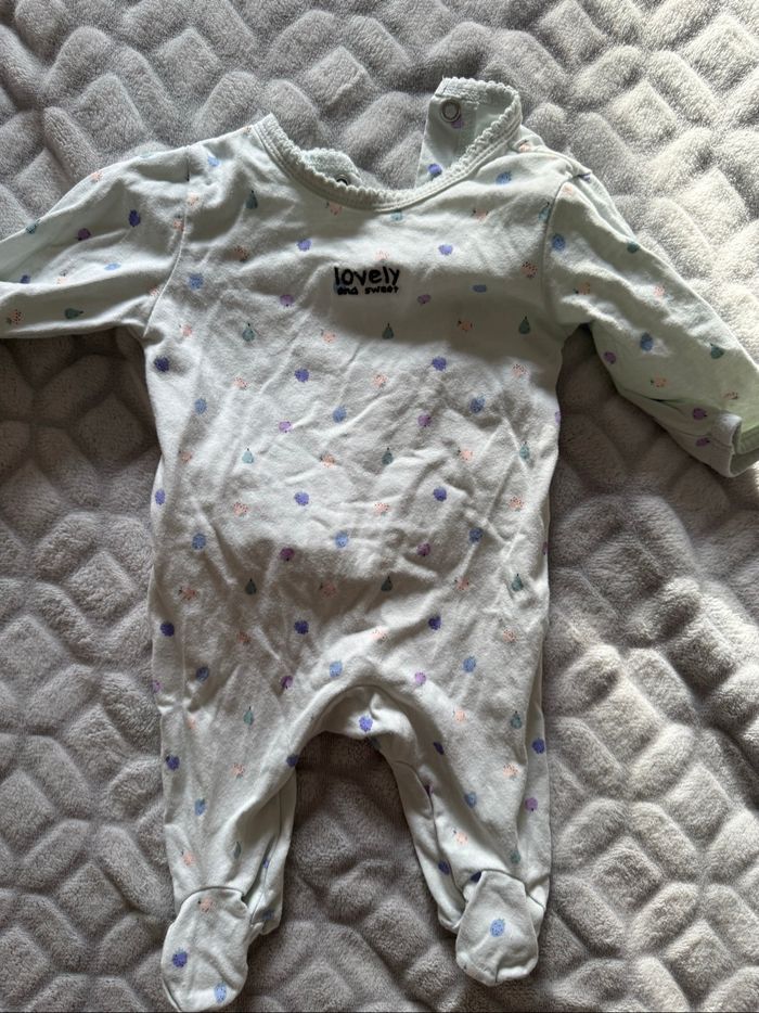 lots pyjamas et bodies - photo numéro 3