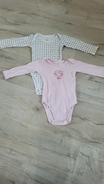 Lot bodies tex fille 18 mois