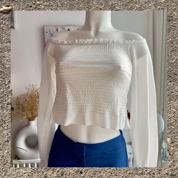 Top blanc smocké 🤍 épaules dénudées
