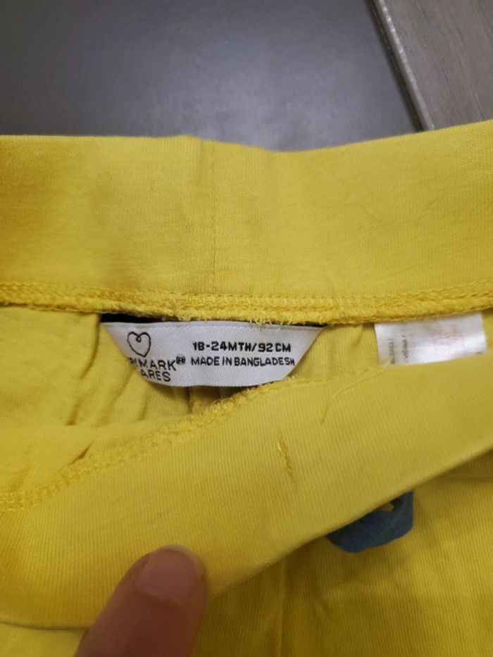 Short jaune - photo numéro 2