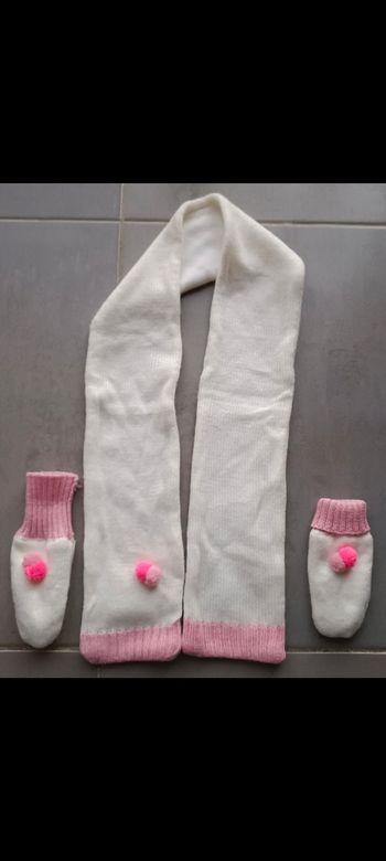 Lot écharpe et moufles petite fille