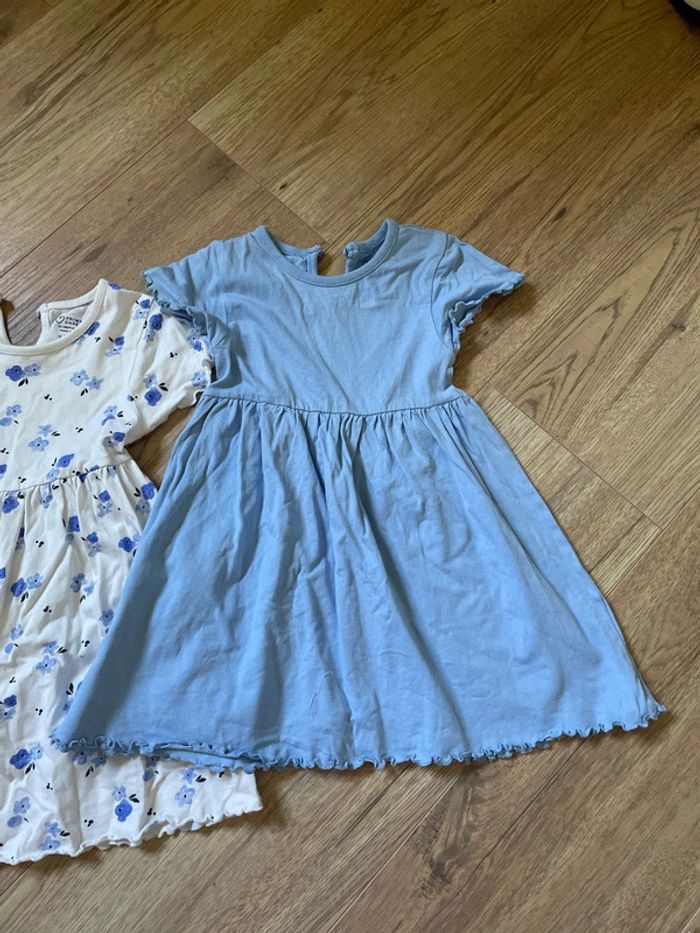 Lot de deux robes bleu et blanc fleuris 12-18 mois - photo numéro 3