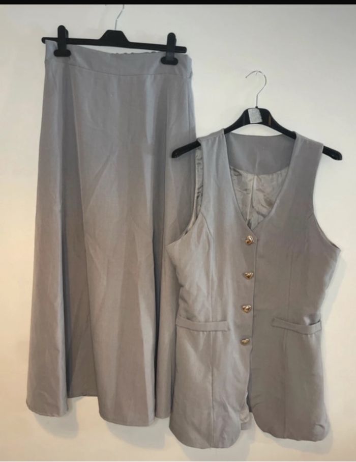 Ensemble jupe longue + gilet chic gris bouton en coeur doré – Taille L – Neuf - photo numéro 5