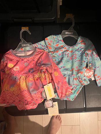 Magnifiques maillots de bain fille 6/9 mois offcorss