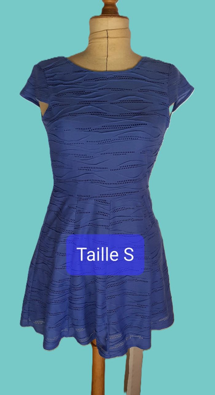 Superbe robe à pans. Taille S. FB Sister.