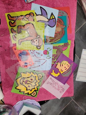 Lot de pochoirs et mandala pour dessin peinture enfant avec anniversaire et alphabet