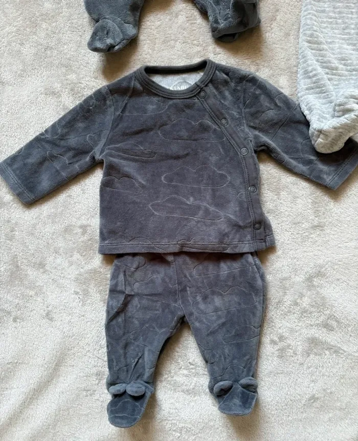 Lot Pyjamas 0/1mois - photo numéro 3