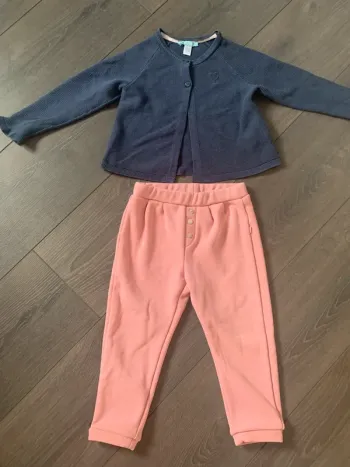 Pantalon chaud rose et gilet bleu obaibi 23 mois