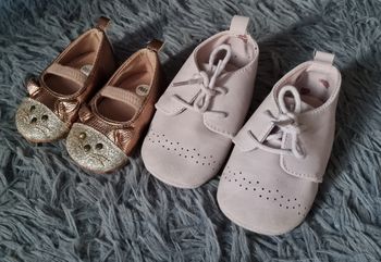 Lot 2 paires de chaussures bébé