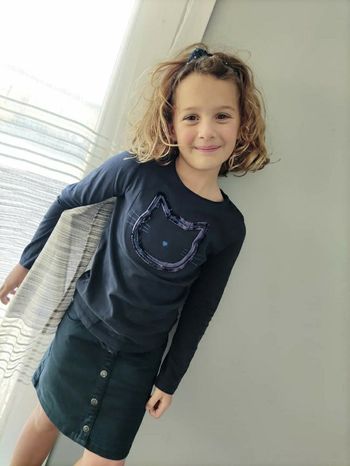 8 ans fille ensemble Teeshirt Okaïdi et jupe gemo