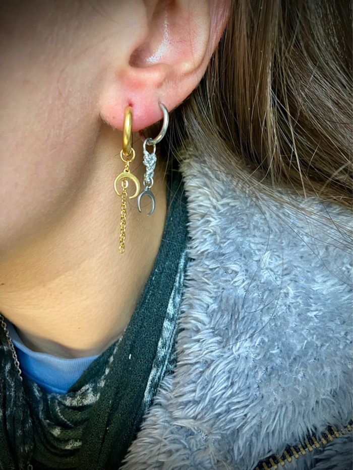 Boucles d’oreilles petites créoles breloques chaînes acier inoxydable lunes - photo numéro 5